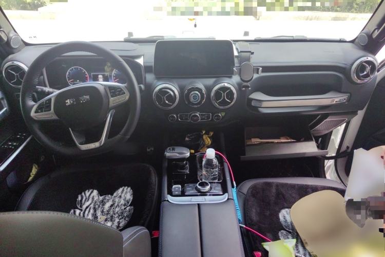 Used BAIC Off-Road BJ40 2023 2.0T Automatic Four-Wheel Drive Urban Hunter Edition Chivalrous Type Center Console