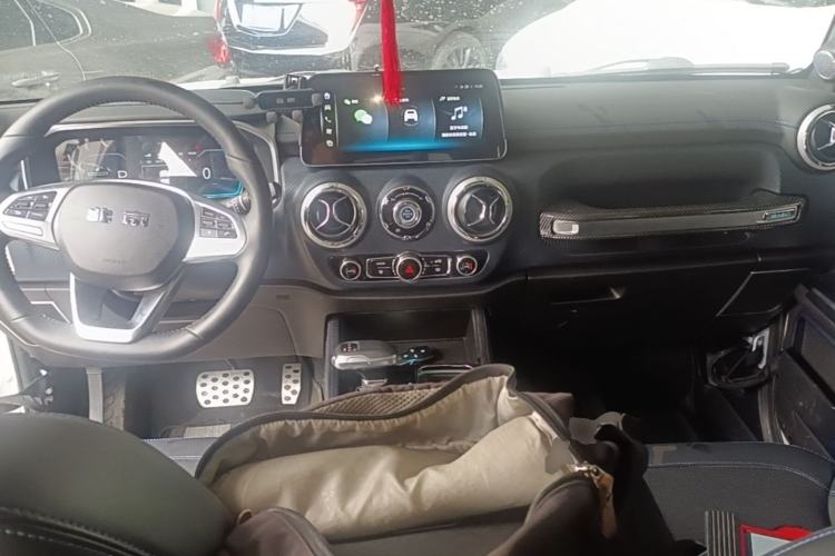 Used BAIC Off-Road BJ40 2023 2.0T Automatic Four-Wheel Drive Urban Hunter Edition Chivalrous Type Center Console