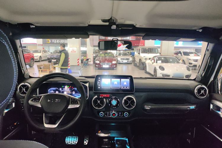Used BAIC Off-Road BJ40 2023 2.0D Automatic Four-Wheel Drive Blade Hero Edition Adventurer Type Center Console
