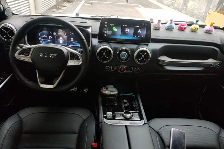 Used BAIC Off-Road BJ40 2023 2.0D Automatic Four-Wheel Drive Blade Hero Edition Adventurer Type Center Console