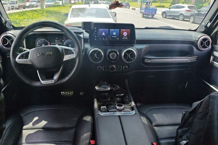 Used BAIC Off-Road BJ40 2023 2.0D Automatic Four-Wheel Drive Blade Hero Edition Adventurer Type Center Console