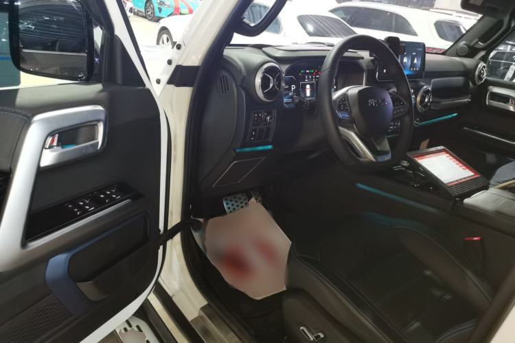 Used BAIC Off-Road BJ40 2023 2.0T Automatic Four-Wheel Drive Urban Hunter Edition Chivalrous Type Driver Seat