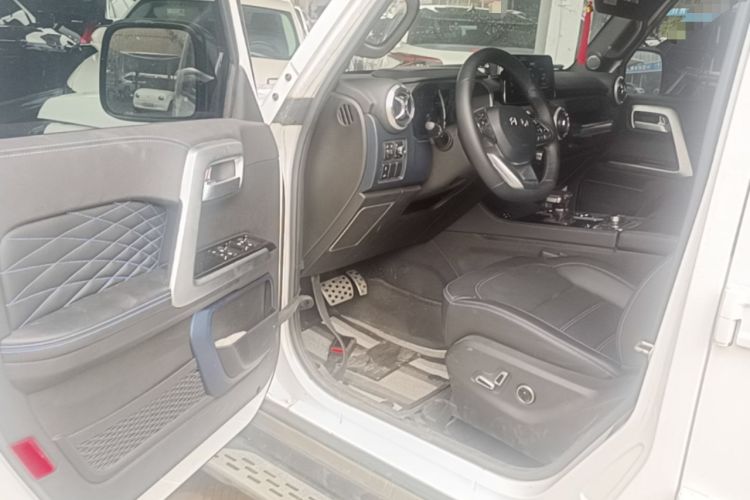 Used BAIC Off-Road BJ40 2023 2.0T Automatic Four-Wheel Drive Urban Hunter Edition Chivalrous Type Driver Seat