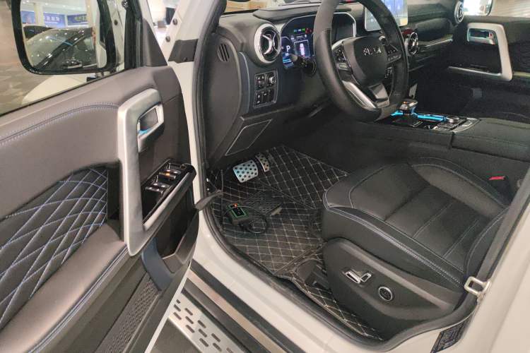 Used BAIC Off-Road BJ40 2023 2.0D Automatic Four-Wheel Drive Blade Hero Edition Adventurer Type Driver Seat