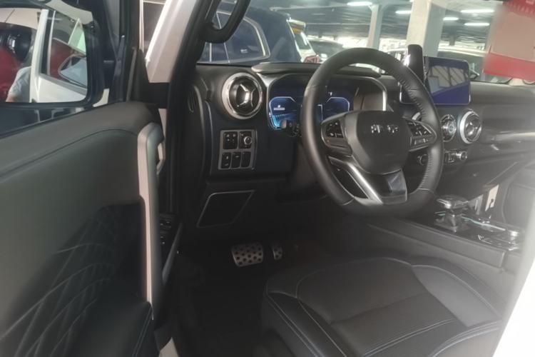 Used BAIC Off-Road BJ40 2023 2.0D Automatic Four-Wheel Drive Blade Hero Edition Adventurer Type Driver Seat