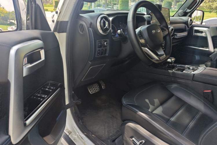 Used BAIC Off-Road BJ40 2023 2.0D Automatic Four-Wheel Drive Blade Hero Edition Adventurer Type Driver Seat