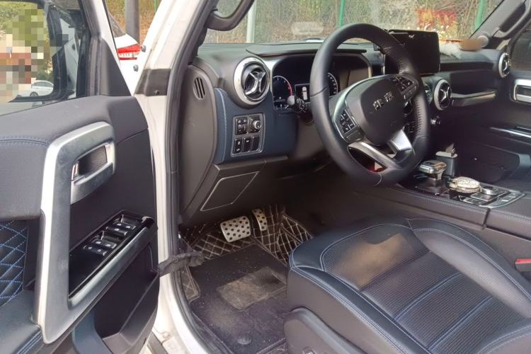 Used BAIC Off-Road BJ40 2023 2.0D Automatic Four-Wheel Drive Blade Hero Edition Adventurer Type Driver Seat