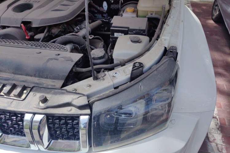 Used BAIC Off-Road BJ40 2023 2.0T Automatic Four-Wheel Drive Urban Hunter Edition Chivalrous Type Engine Bay Left