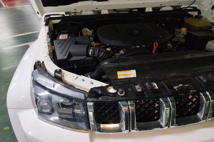 Used BAIC Off-Road BJ40 2023 2.0T Automatic Four-Wheel Drive Urban Hunter Edition Chivalrous Type Engine Bay Right