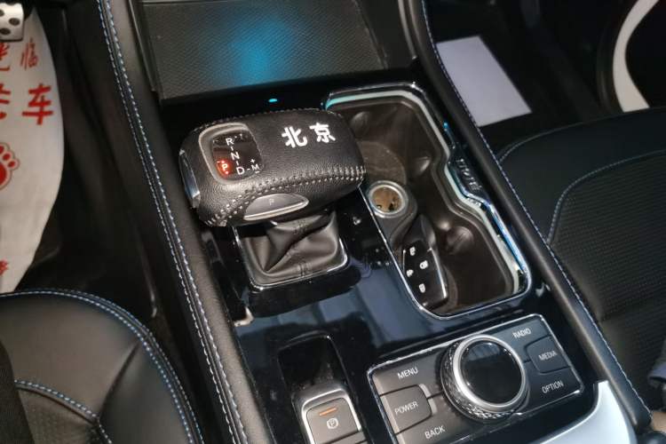 Used BAIC Off-Road BJ40 2023 2.0T Automatic Four-Wheel Drive Urban Hunter Edition Chivalrous Type Gear Lever