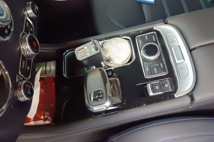 Used BAIC Off-Road BJ40 2023 2.0D Automatic Four-Wheel Drive Blade Hero Edition Adventurer Type Gear Lever