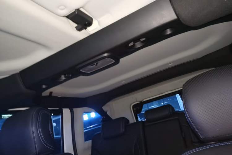 Used BAIC Off-Road BJ40 2023 2.0T Automatic Four-Wheel Drive Urban Hunter Edition Chivalrous Type Headliner