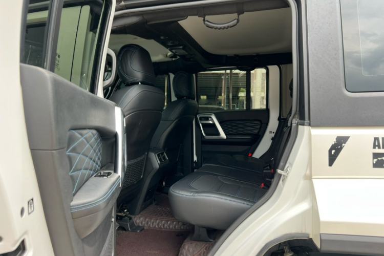 Used BAIC Off-Road BJ40 2023 2.0D Automatic Four-Wheel Drive Blade Hero Edition Adventurer Type Interior 2