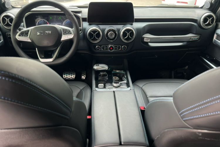 Used BAIC Off-Road BJ40 2023 2.0D Automatic Four-Wheel Drive Blade Hero Edition Adventurer Type Interior 3