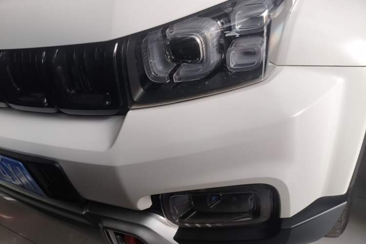Used BAIC Off-Road BJ40 2023 2.0D Automatic Four-Wheel Drive Blade Hero Edition Adventurer Type Left Front Headlight