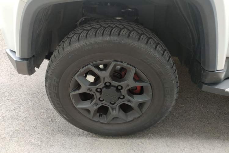 Used BAIC Off-Road BJ40 2023 2.0D Automatic Four-Wheel Drive Blade Hero Edition Adventurer Type Left Front Wheel Hub