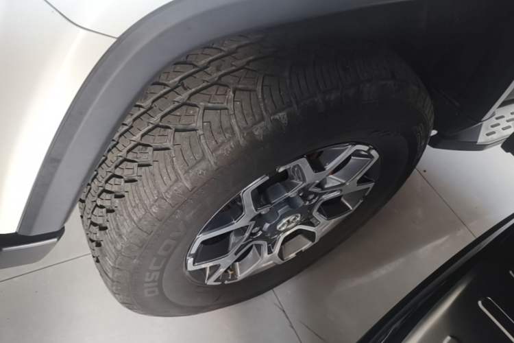 Used BAIC Off-Road BJ40 2023 2.0D Automatic Four-Wheel Drive Blade Hero Edition Adventurer Type Left Front Wheel Hub