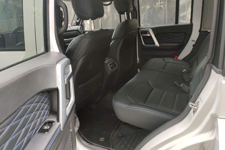 Used BAIC Off-Road BJ40 2023 2.0D Automatic Four-Wheel Drive Blade Hero Edition Adventurer Type Left Rear Seat
