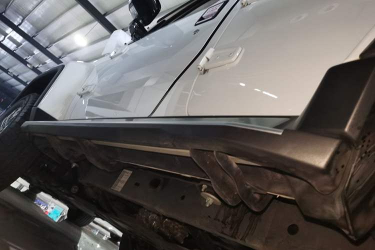 Used BAIC Off-Road BJ40 2023 2.0T Automatic Four-Wheel Drive Urban Hunter Edition Chivalrous Type Left Side Sill