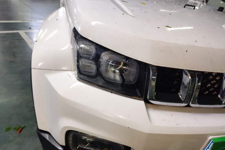 Used BAIC Off-Road BJ40 2023 2.0T Automatic Four-Wheel Drive Urban Hunter Edition Chivalrous Type Right Front Headlight