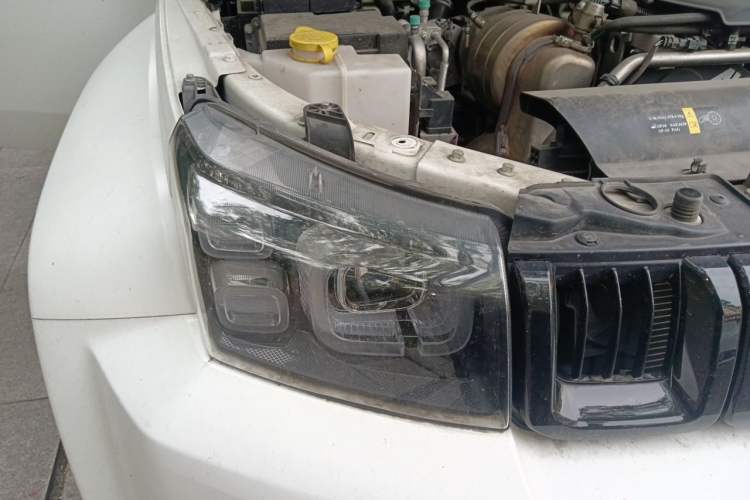 Used BAIC Off-Road BJ40 2023 2.0D Automatic Four-Wheel Drive Blade Hero Edition Adventurer Type Right Front Headlight