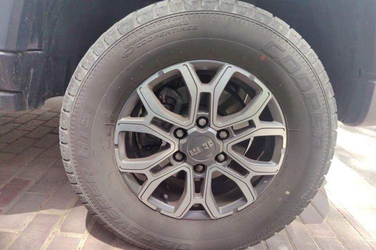 Used BAIC Off-Road BJ40 2023 2.0T Automatic Four-Wheel Drive Urban Hunter Edition Chivalrous Type Right Front Wheel Hub