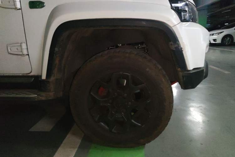 Used BAIC Off-Road BJ40 2023 2.0D Automatic Four-Wheel Drive Blade Hero Edition Adventurer Type Right Front Wheel Hub