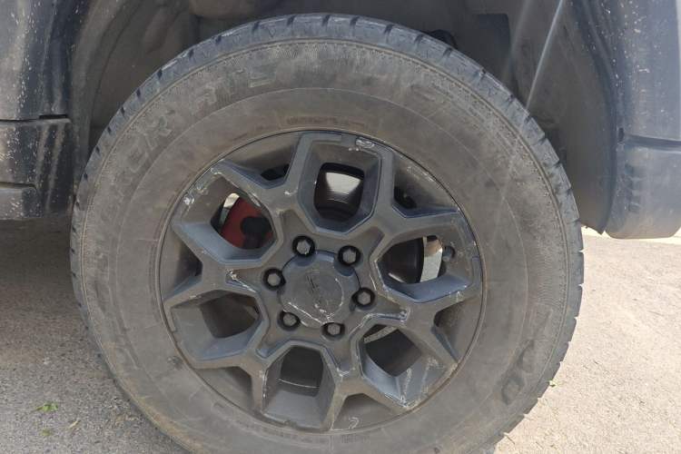 Used BAIC Off-Road BJ40 2023 2.0D Automatic Four-Wheel Drive Blade Hero Edition Adventurer Type Right Front Wheel Hub