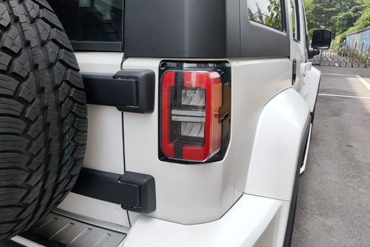 Used BAIC Off-Road BJ40 2023 2.0D Automatic Four-Wheel Drive Blade Hero Edition Adventurer Type Right Rear Taillight