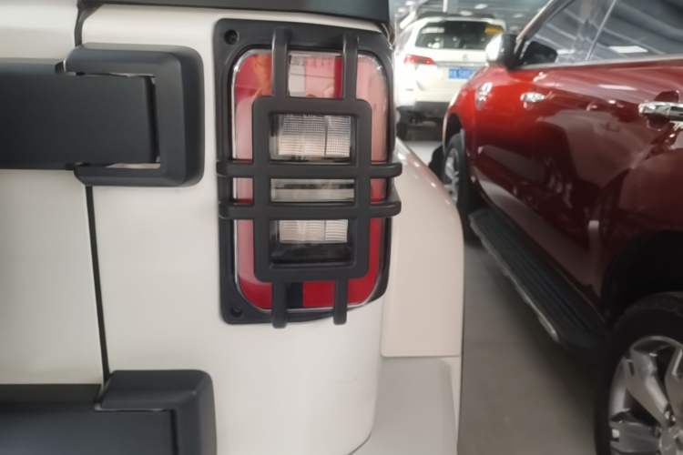 Used BAIC Off-Road BJ40 2023 2.0D Automatic Four-Wheel Drive Blade Hero Edition Adventurer Type Right Rear Taillight