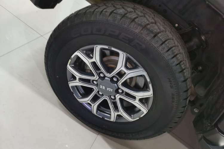 Used BAIC Off-Road BJ40 2023 2.0T Automatic Four-Wheel Drive Urban Hunter Edition Chivalrous Type Right Rear Wheel Hub