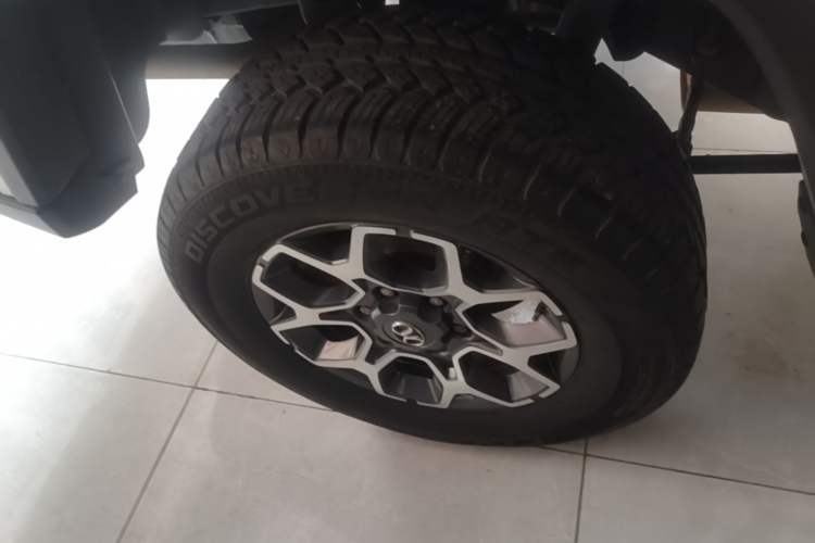 Used BAIC Off-Road BJ40 2023 2.0D Automatic Four-Wheel Drive Blade Hero Edition Adventurer Type Right Rear Wheel Hub