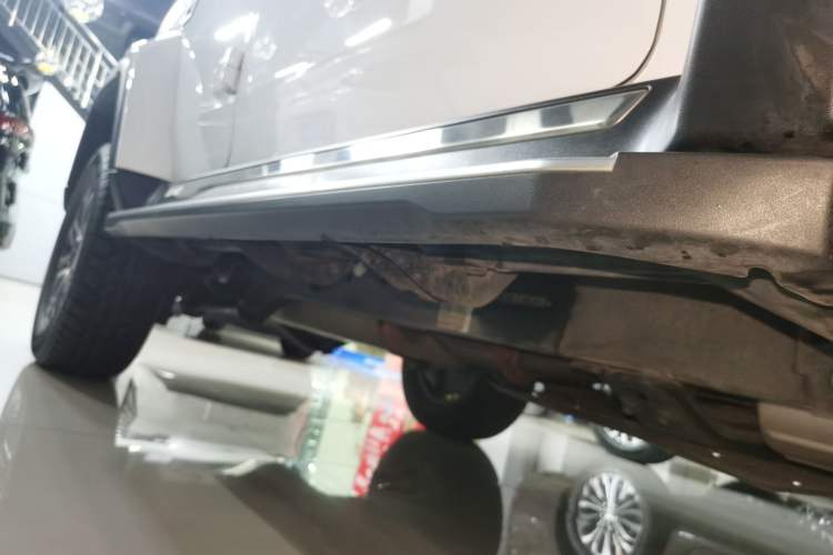 Used BAIC Off-Road BJ40 2023 2.0T Automatic Four-Wheel Drive Urban Hunter Edition Chivalrous Type Right Side Sill