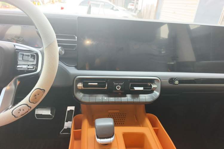 Used BAIC Off-Road BJ40 2024 2.0T All-New Urban Hunter Edition Pioneer Type Audio And AC Panel
