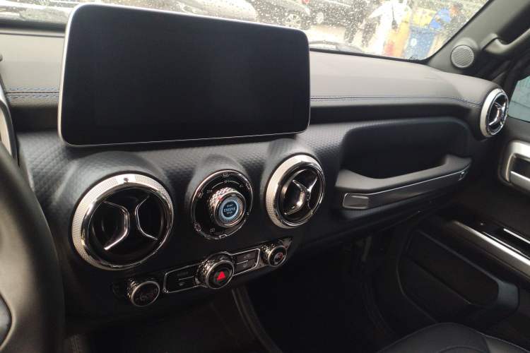 Used BAIC Off-Road BJ40 2024 2.0D Blade Hero Glory Edition Audio And AC Panel