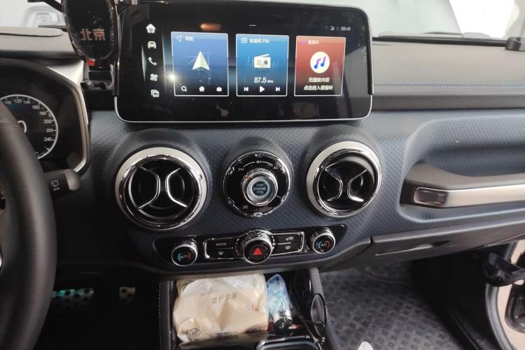 Used BAIC Off-Road BJ40 2024 2.0D Blade Hero Glory Edition Audio And AC Panel