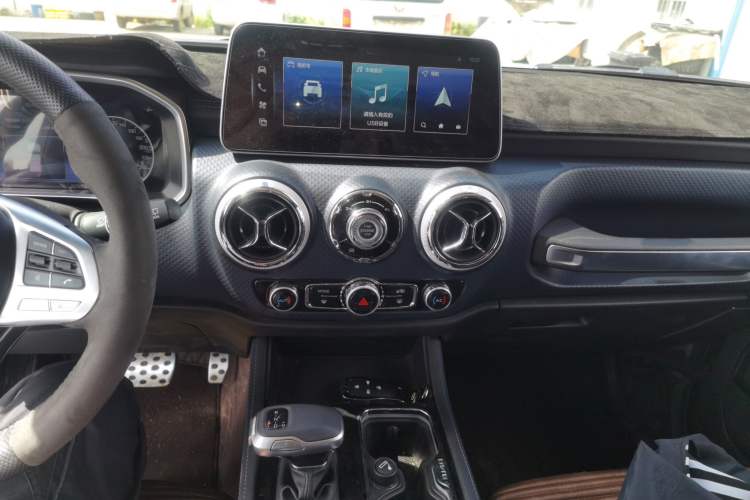 Used BAIC Off-Road BJ40 2024 2.0D Blade Hero Glory Edition Audio And AC Panel