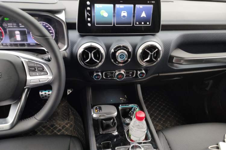 Used BAIC Off-Road BJ40 2024 2.0D Blade Hero Glory Edition Audio And AC Panel