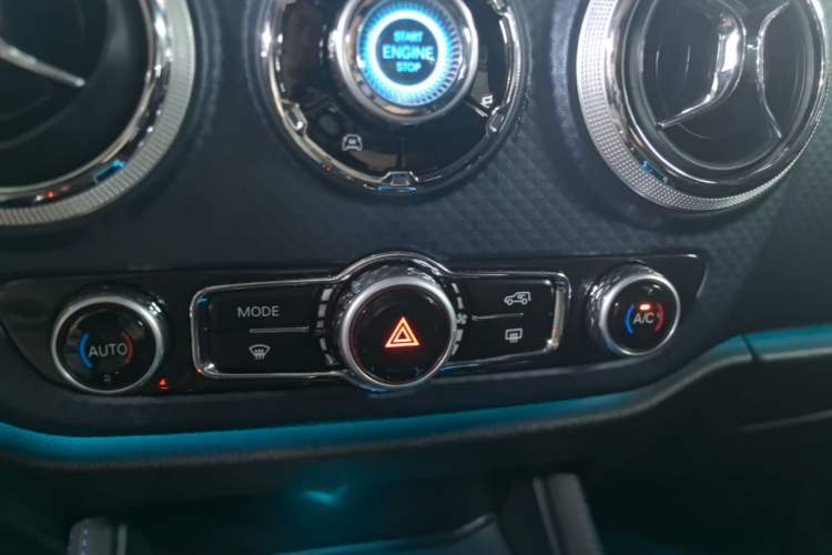 Used BAIC Off-Road BJ40 2024 2.0T Urban Hunter Honor Edition Audio And AC Panel