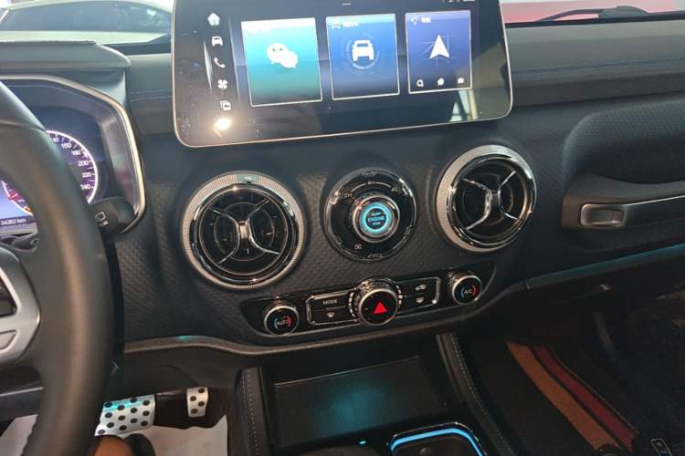 Used BAIC Off-Road BJ40 2024 2.0T Urban Hunter Honor Edition Audio And AC Panel