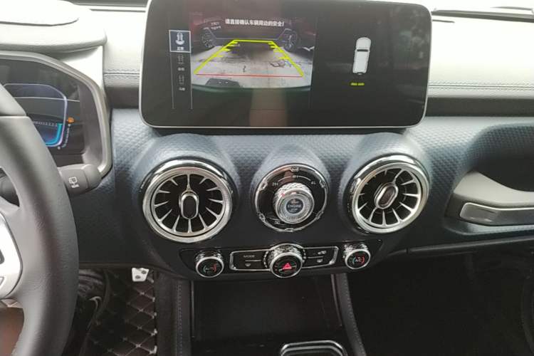 Used BAIC Off-Road BJ40 2024 2.0T Urban Hunter Honor Edition Audio And AC Panel