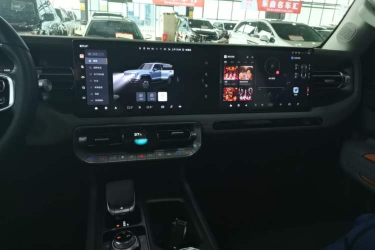 Used BAIC Off-Road BJ40 2024 2.0T All-New Urban Hunter Edition Chivalrous Style Audio And AC Panel