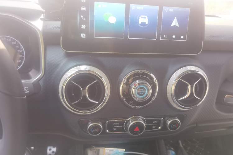 Used BAIC Off-Road BJ40 2024 2.0D Blade Hero Glory Edition Audio And AC Panel