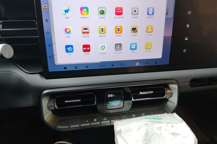 Used BAIC Off-Road BJ40 2024 2.0T All-New Urban Hunter Edition Chivalrous Style Audio And AC Panel