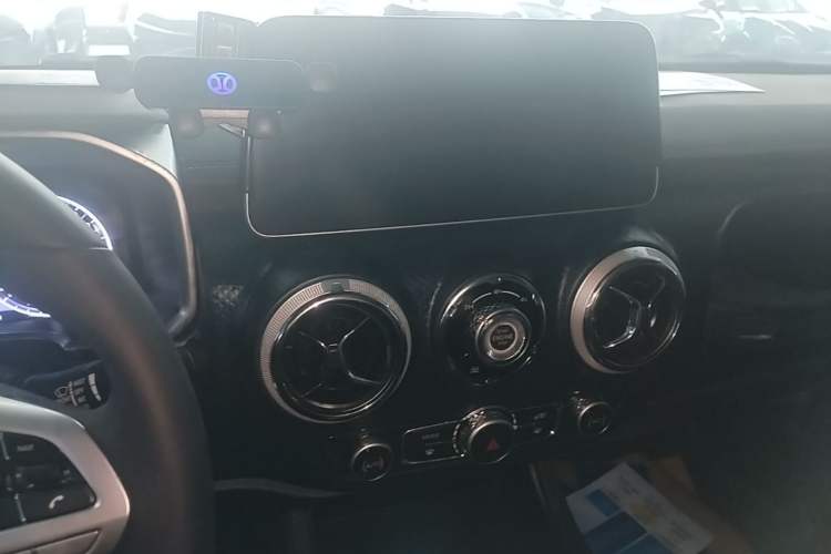 Used BAIC Off-Road BJ40 2024 2.0T Urban Hunter Honor Edition Audio And AC Panel
