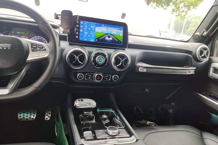 Used BAIC Off-Road BJ40 2024 2.0D Blade Hero Glory Edition Audio And AC Panel