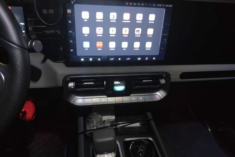 Used BAIC Off-Road BJ40 2024 2.0T All-New Urban Hunter Edition Chivalrous Style Audio And AC Panel