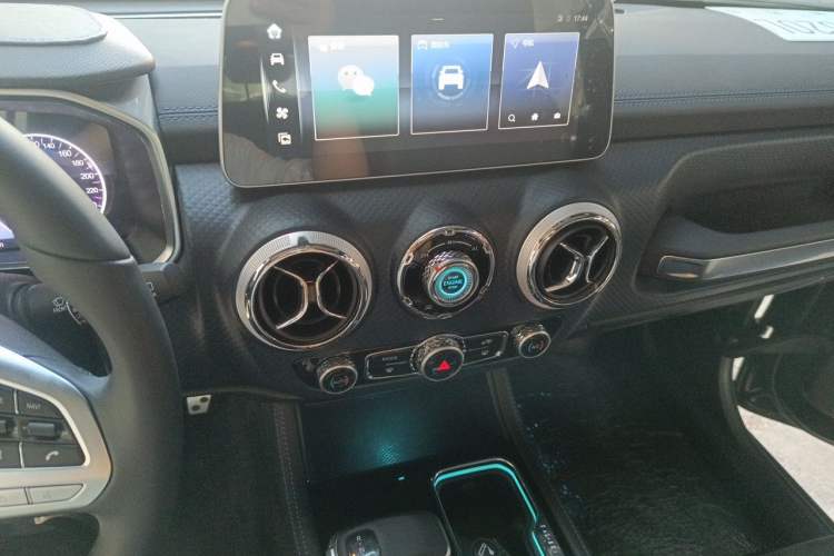 Used BAIC Off-Road BJ40 2024 2.0D Blade Hero Glory Edition Audio And AC Panel