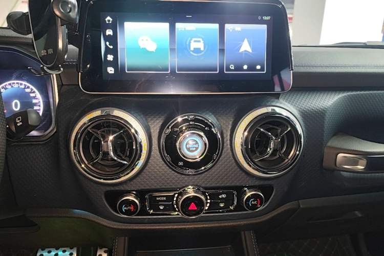 Used BAIC Off-Road BJ40 2024 2.0T Urban Hunter Honor Edition Audio And AC Panel