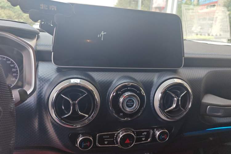 Used BAIC Off-Road BJ40 2024 2.0D Blade Hero Glory Edition Audio And AC Panel
